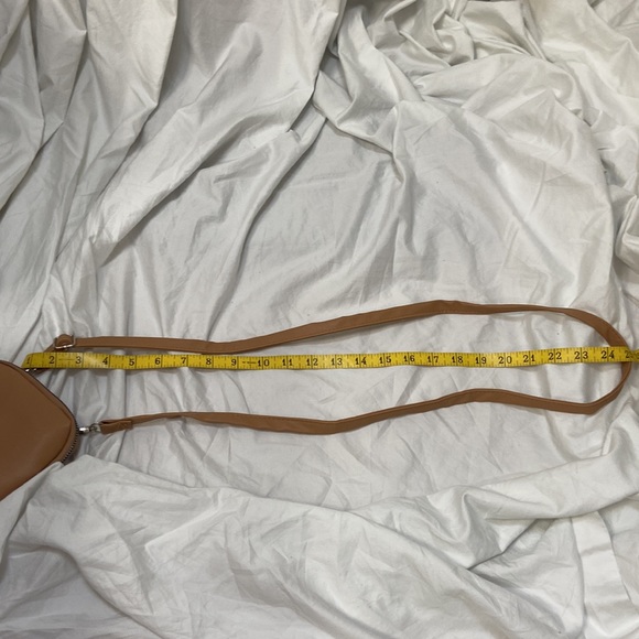 Jean Coutu Canadian women’s tan cross body purse. NWOT. - Picture 11 of 12